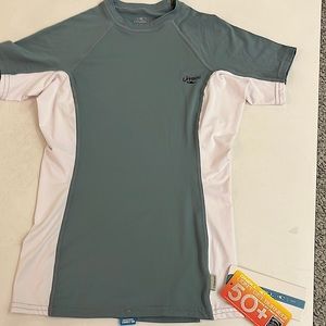 NWT O’Neill t shirt size M with ultraviolet protection